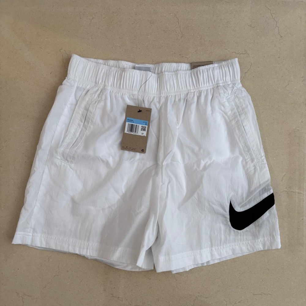 New Nike Women's Loose Fit High Rise 5" Woven Logo Shorts, Medium, White